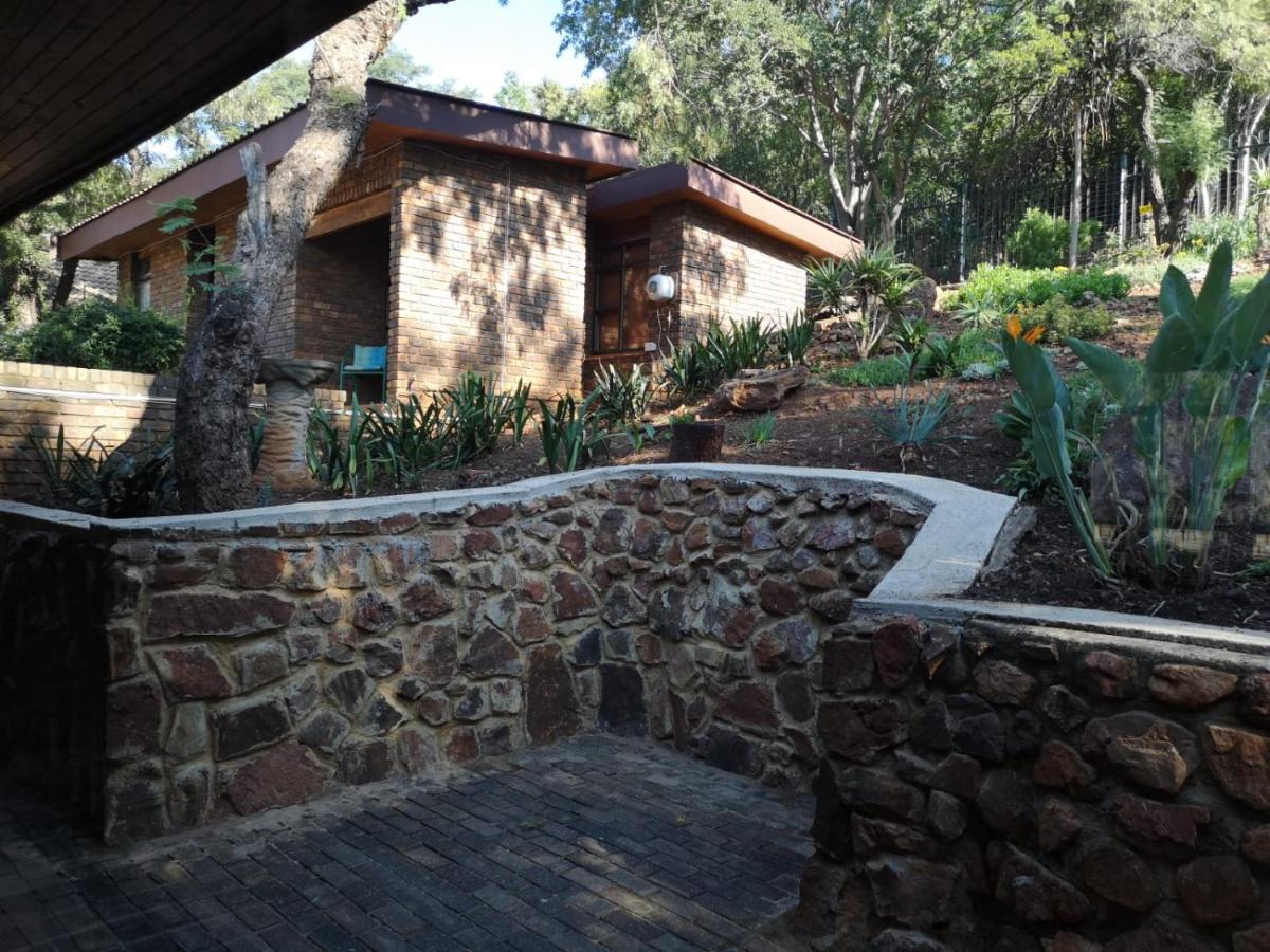 Mia Hills Guest House Hartbeespoort Bagian luar foto