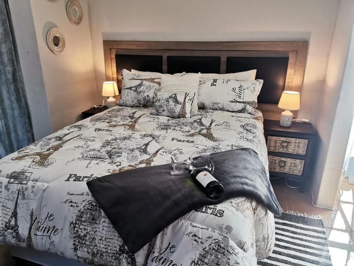 Mia Hills Guest House Hartbeespoort Bagian luar foto